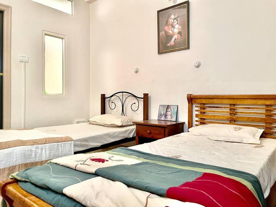Shanthi Home Stay Puttaparthi Exterior foto